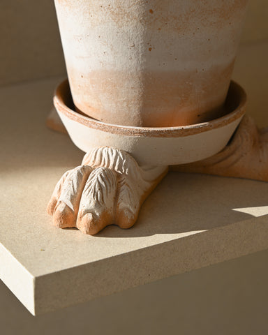 bergs potter planter supports terracotta rose lion